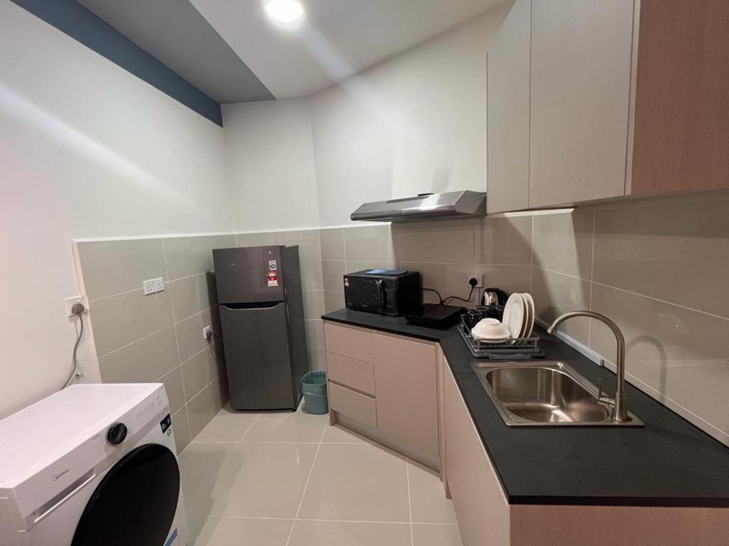 Kota Kinabalu City Centre @ The Shore By Casa Yolo المظهر الخارجي الصورة