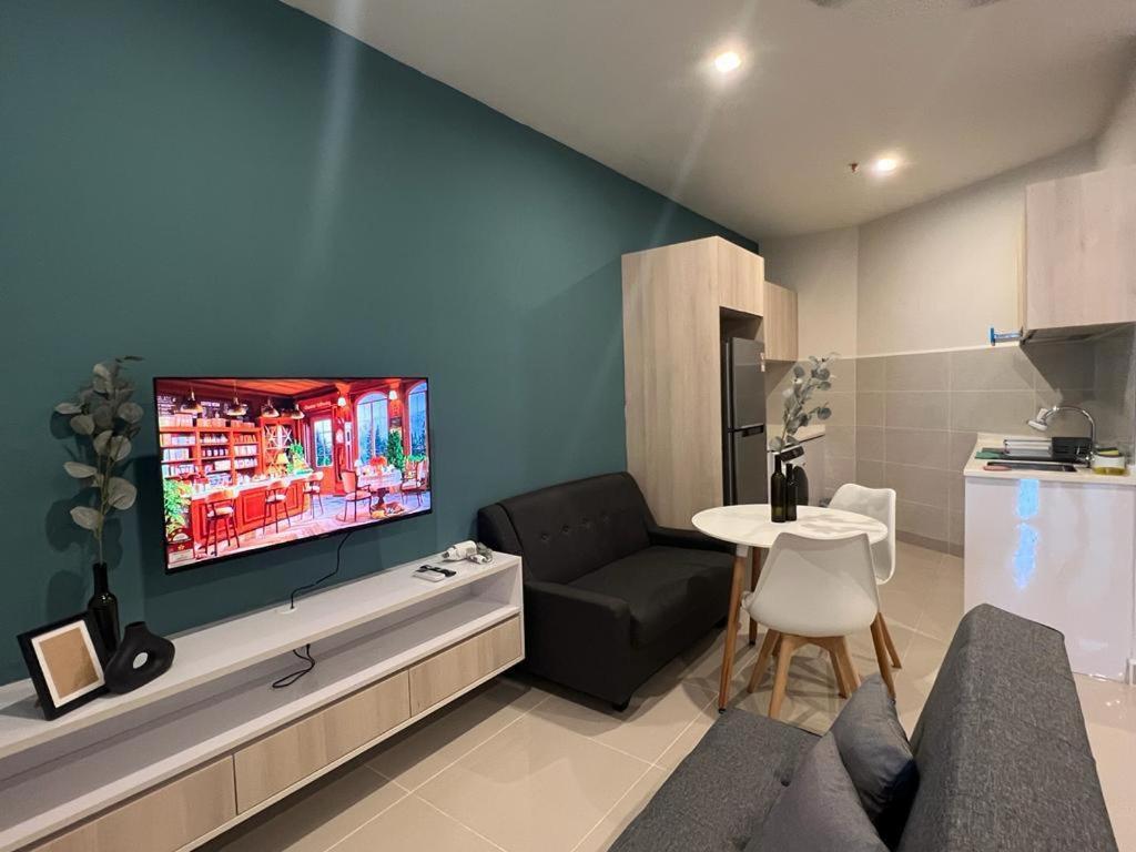 Kota Kinabalu City Centre @ The Shore By Casa Yolo المظهر الخارجي الصورة