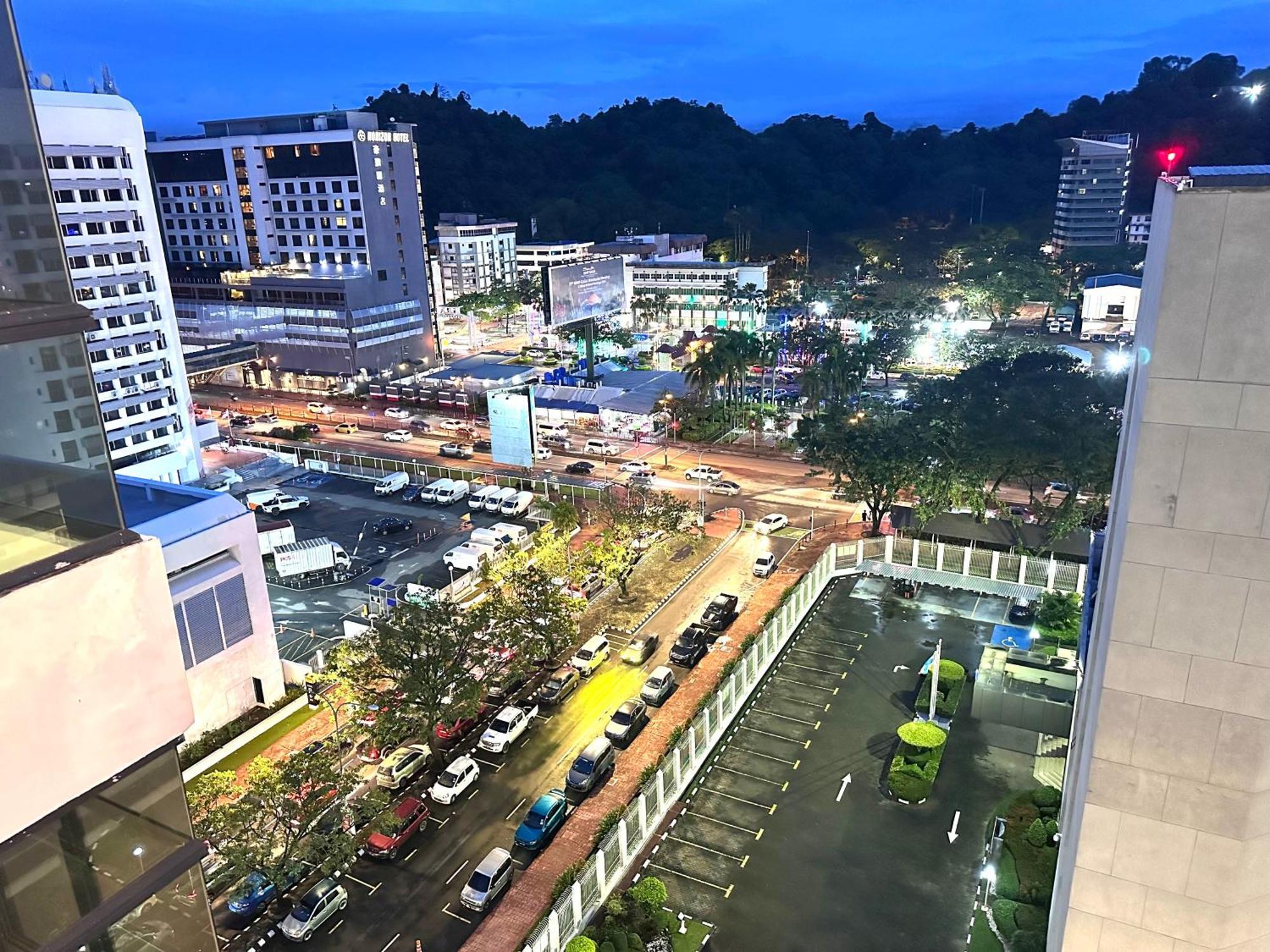 Kota Kinabalu City Centre @ The Shore By Casa Yolo المظهر الخارجي الصورة